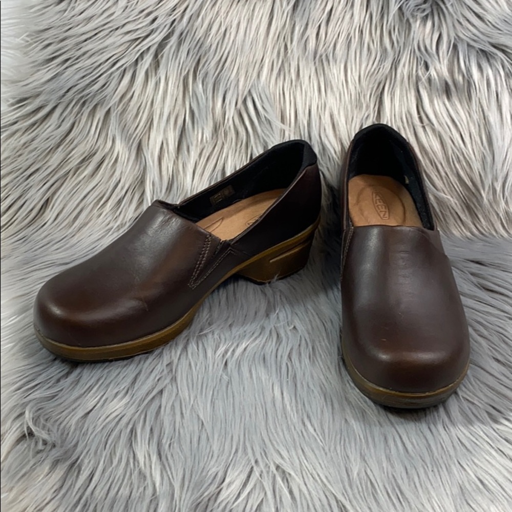 Keen brown clogs size 7